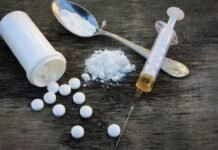 दमकका तीन युवक लागू औषधसहित पक्राउ